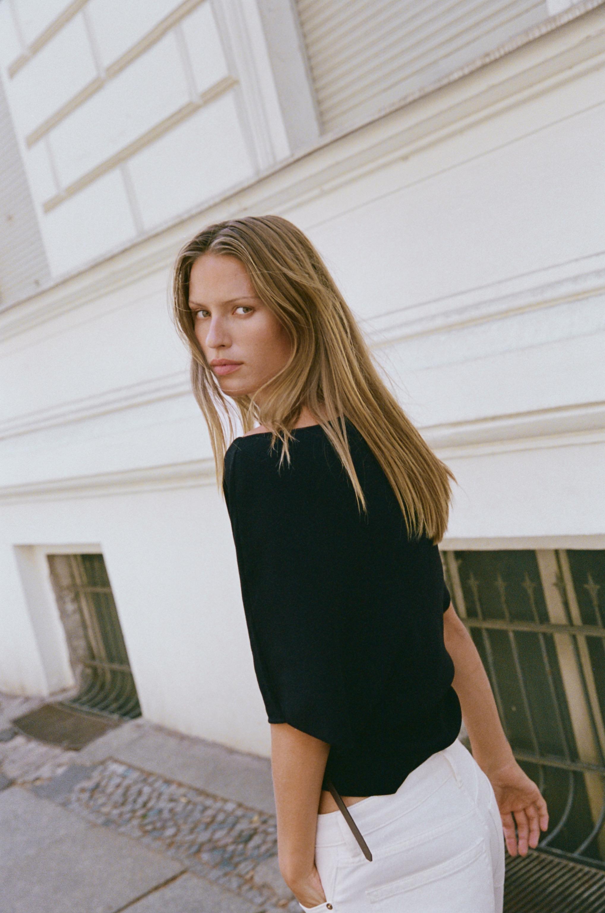 BELTED KNIT TOP